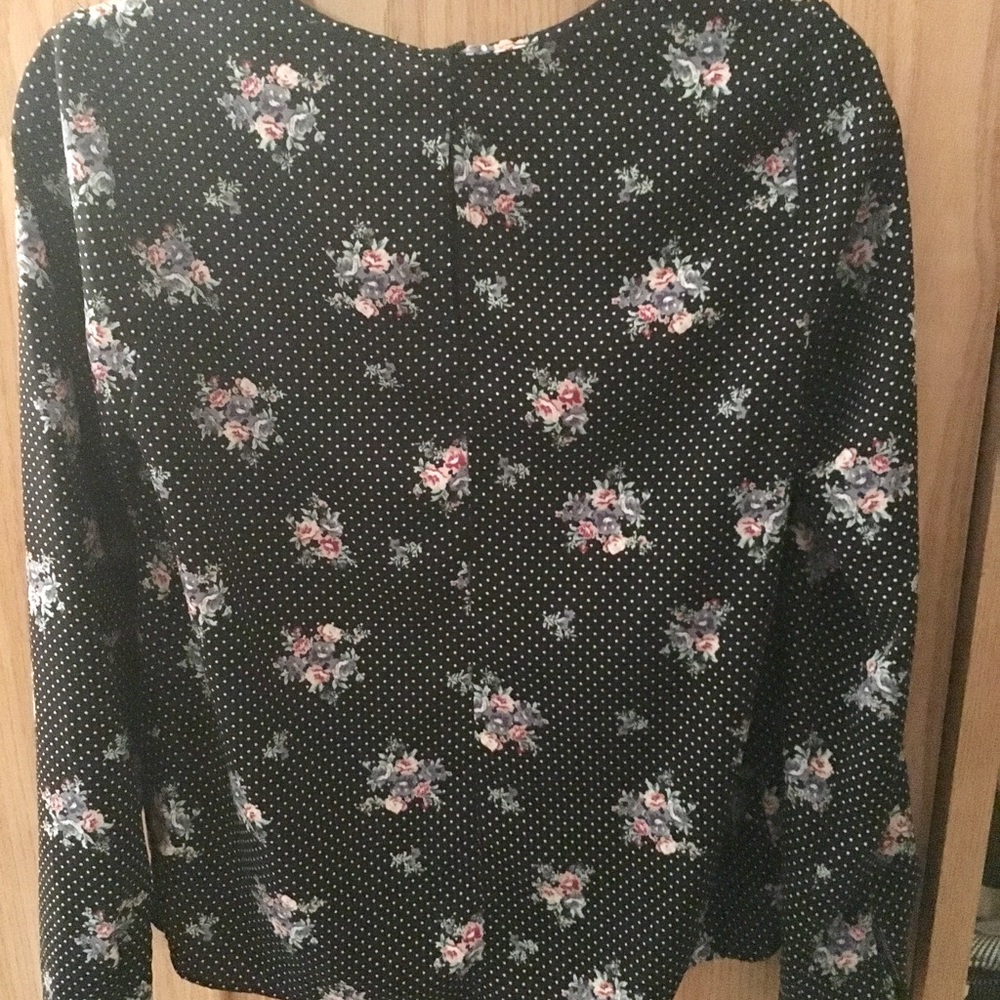 Forever 21 black floral blouse with polka dots - Picture 6 of 6